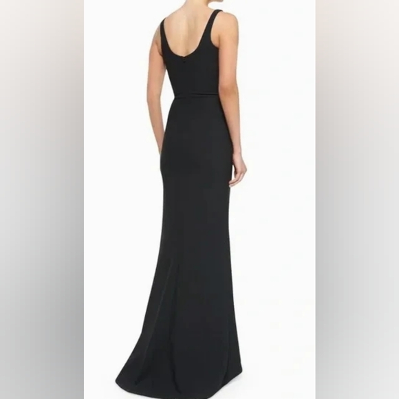 Elizabeth and James Dresses & Skirts - Elizabeth and James Elegant Black Maxi Dress